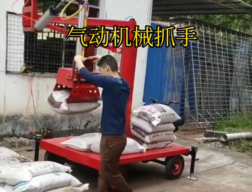 锦江区机械抓手详细视频液压抓沙甘蔗毛竹抓机械臂搬运机械抓手青储搬运机图片